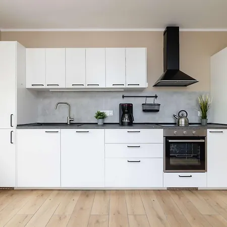 Comfortable With Parking&balcony By Renters *