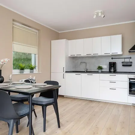 Comfortable With Parking&balcony By Renters
