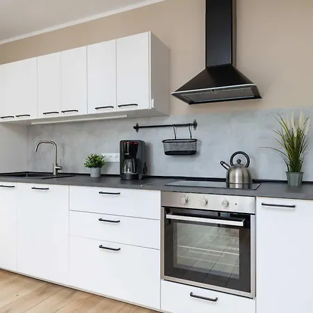 Comfortable With Parking&balcony By Renters *
