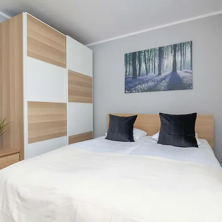 Apartment Comfortable With Parking&balcony By Renters *