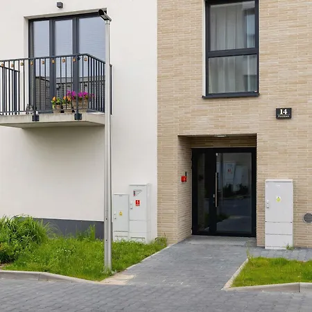 Comfortable With Parking&balcony By Renters *